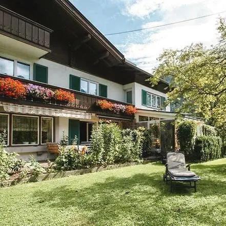 Haus Koeltringer * لوفر